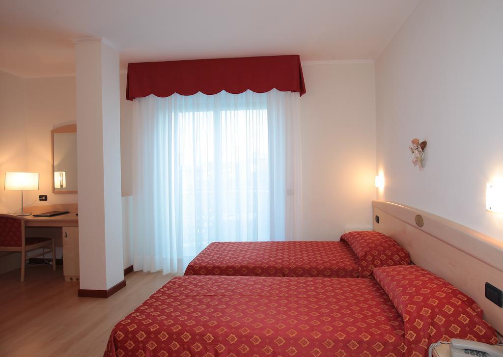 Hotel Helios Lido di Jesolo Exterior photo