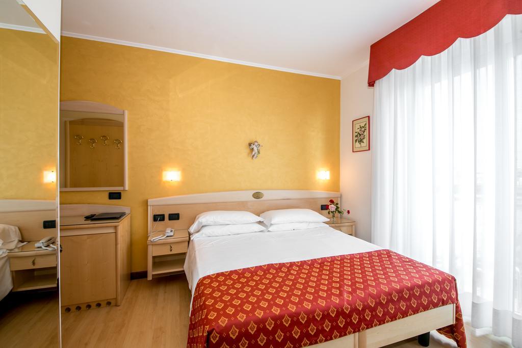 Hotel Helios Lido di Jesolo Exterior photo