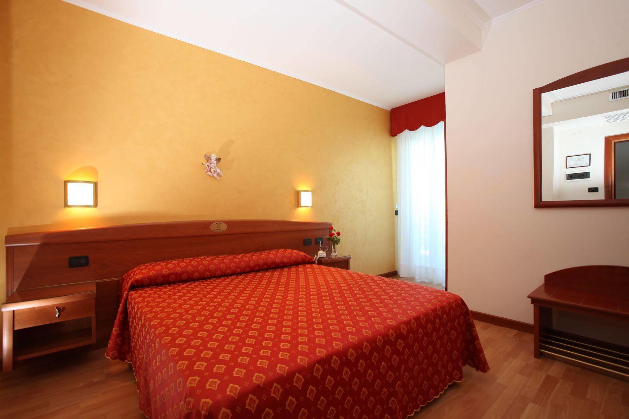 Hotel Helios Lido di Jesolo Exterior photo