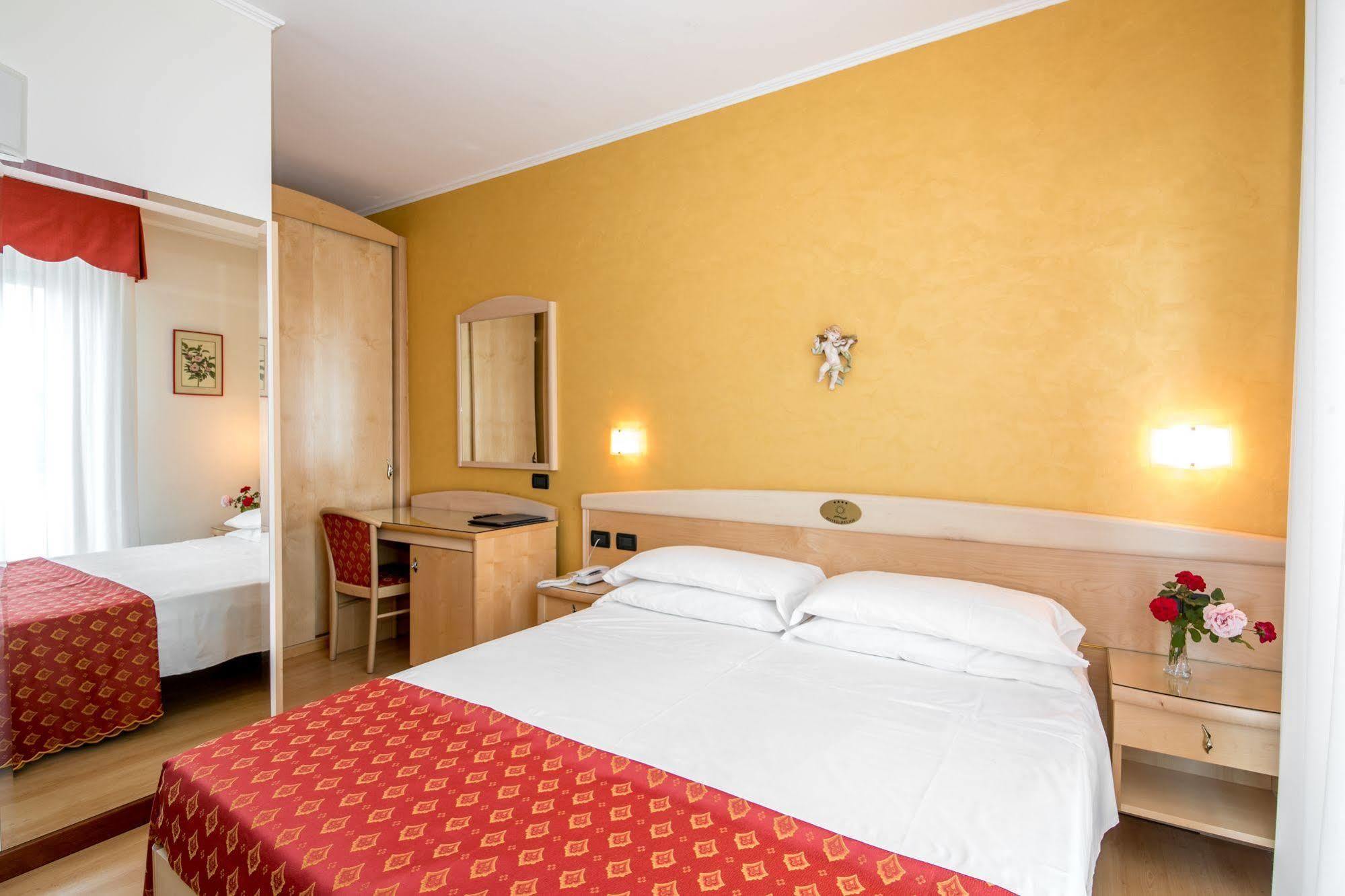 Hotel Helios Lido di Jesolo Exterior photo